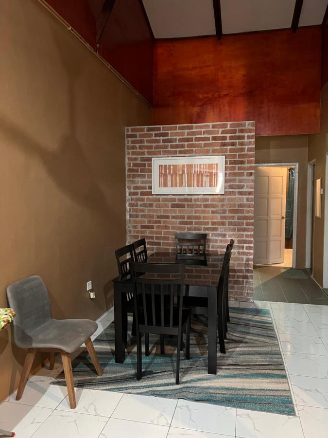 Theatbas Homestay 17 In Seri Iskandar Perak 3 Bedroom Bota Esterno foto