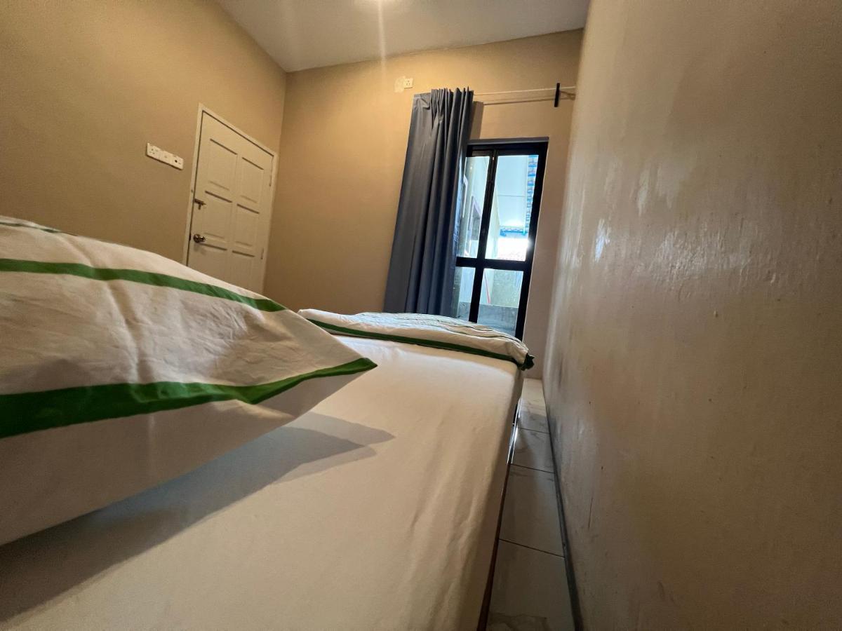 Theatbas Homestay 17 In Seri Iskandar Perak 3 Bedroom Bota Esterno foto