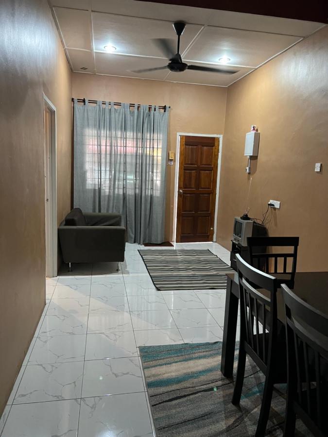 Theatbas Homestay 17 In Seri Iskandar Perak 3 Bedroom Bota Esterno foto