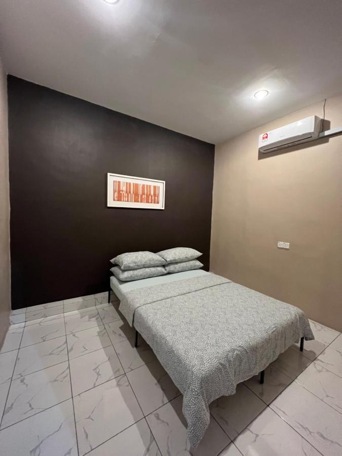 Theatbas Homestay 17 In Seri Iskandar Perak 3 Bedroom Bota Esterno foto